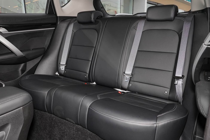 Geely Coolray-12