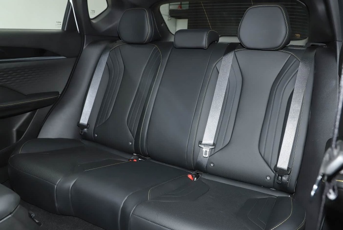 Geely Coolray L-11